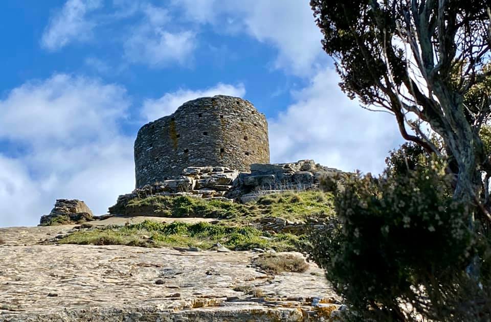La Tour de Sénèque Luri / Pino