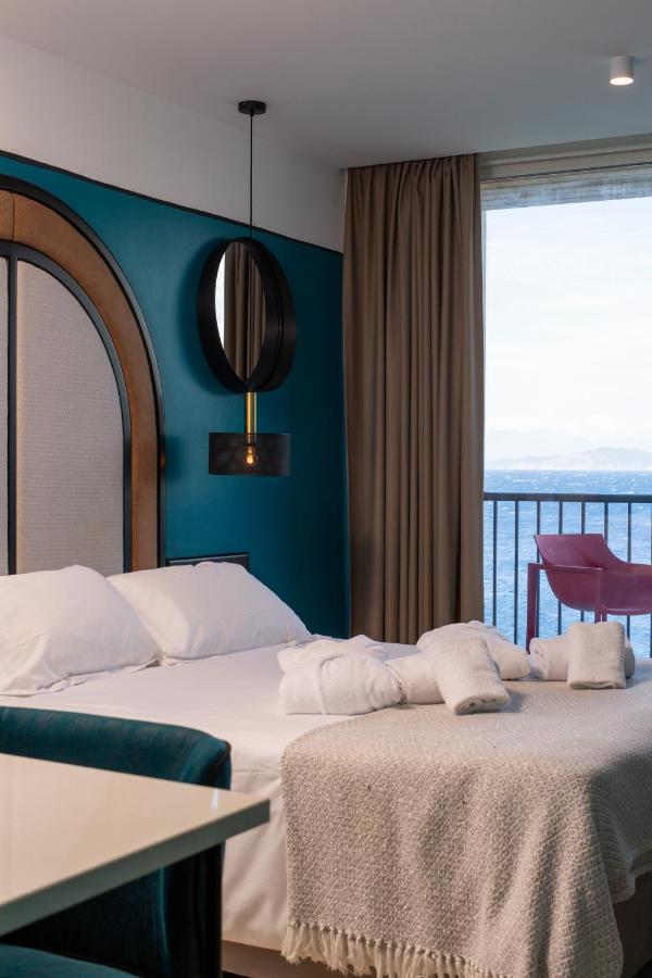 Chambre d'hôtel avec vue sur la mer