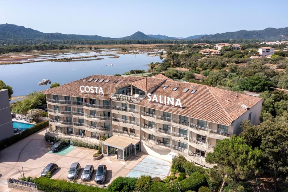 Hôtel Costa Salina vue aérienne avec paysage naturel