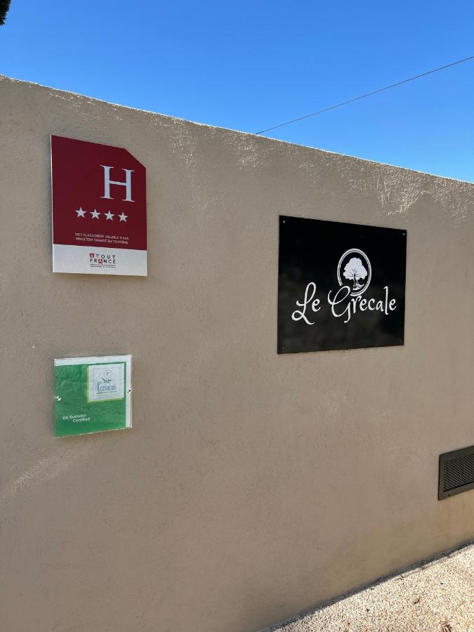 Panneaux d'hôtel quatre étoiles, Le Grecale