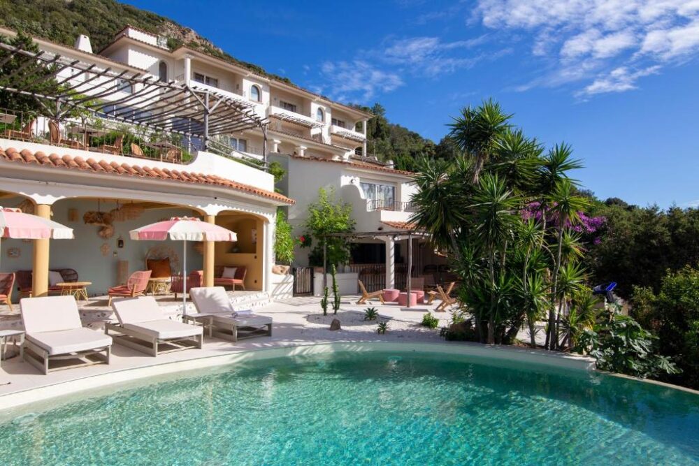 Maison avec piscine et terrasse ensoleillée