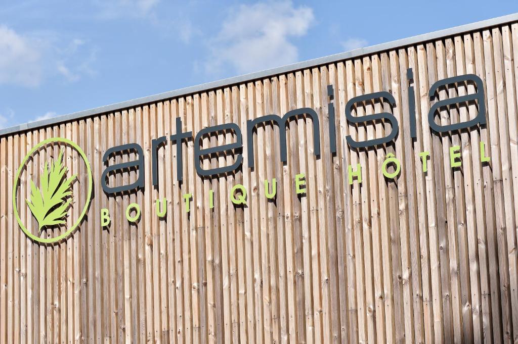 Enseigne de l'hôtel Artemisia Boutique.