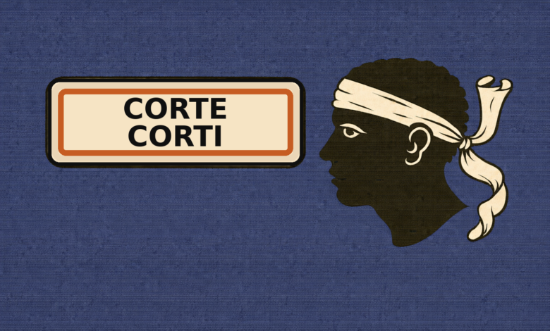 Panneau Corte Corti avec drapeau corse.